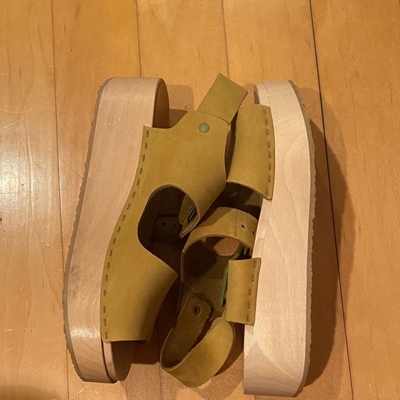 Bryr Ursi platform clogs in Fennel - Picture 4 of 5